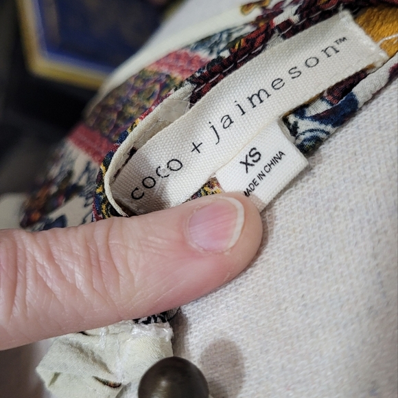 Coco + Jaimeson Buckle Floral Boho Sleeveless Tank Blouse - Picture 3 of 4